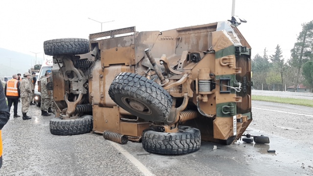 Kahramanmaraş'ta askeri araç devrildi: 2 yaralı