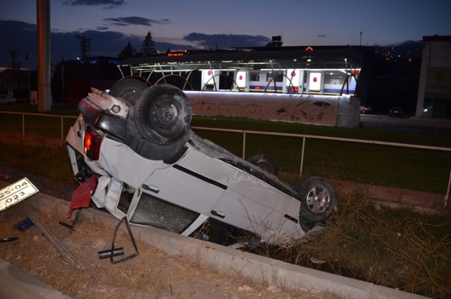 Takla atan otomobilinden burnu bile kanamadan çıktı