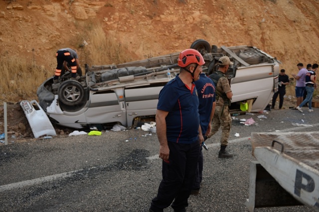 Kahramanmaraş’ta minibüs devrildi: 13 yaralı