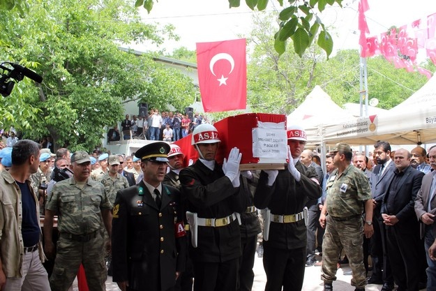 Şehit Piyade Sözleşmeli Er Mehmet Demir son yolculuğuna uğurlandı