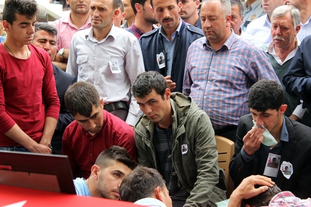 Şehit Piyade Sözleşmeli Er Mehmet Demir son yolculuğuna uğurlandı