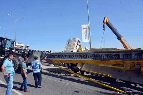 Kahramanmaraş'ta kontrolden çıkan tır devrildi! 1 Kişi yaralandı