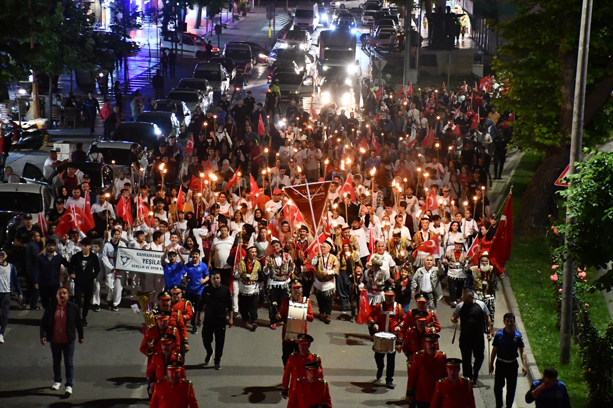 19 Mayıs Atatürk'ü Anma, Gençlik ve Spor Bayramı dolayısıyla Kahramanmaraş'ta Fener Alayı düzenlendi