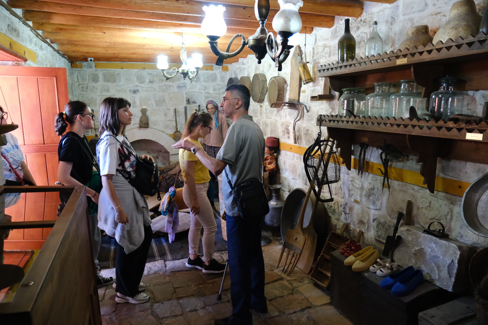Dulkadiroğlu Belediyesi’nin Kahramanmaraş turizmine kazandırdığı Mutfak Müzesi, yerli ve yabancı ziyaretçileri kendine hayran bırakıyor. 