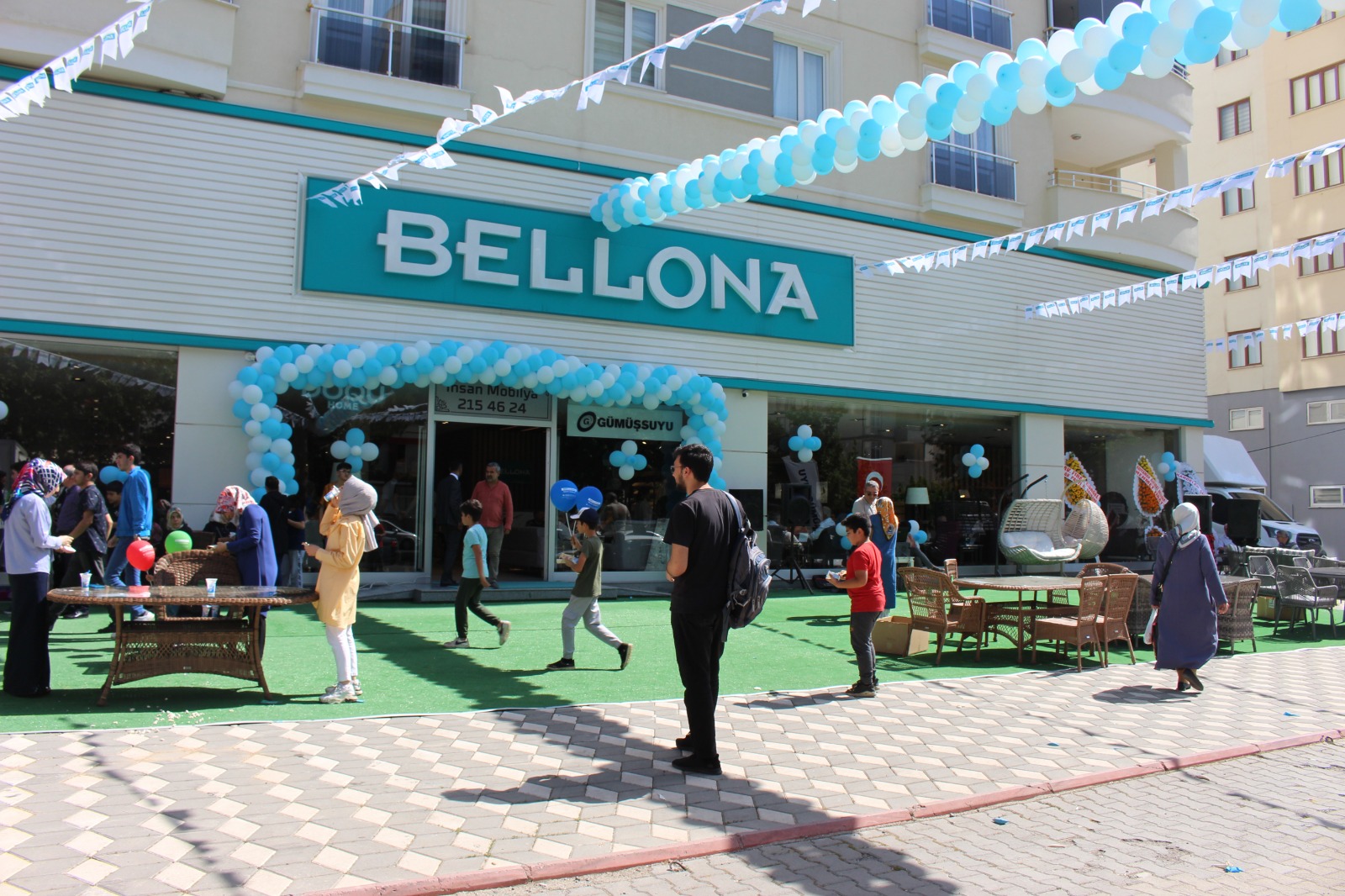 Kahramanmaraş'ın En Büyük Bellona Mağazası İhsan Mobilya, Onikişubat ilçesi Tekerek yolu üzerinde yepyeni konseptiyle açıldı.