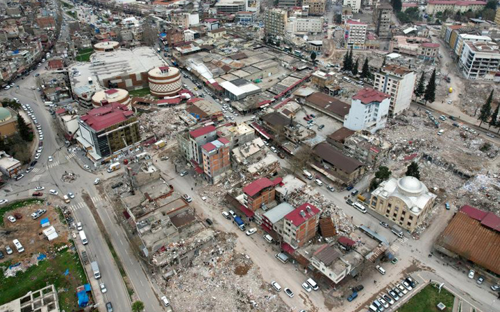 Kahramanmaraş depremlerinin 41. gününde yürütülen enkaz kaldırma çalışmaları dron ile havadan görüntülendi.