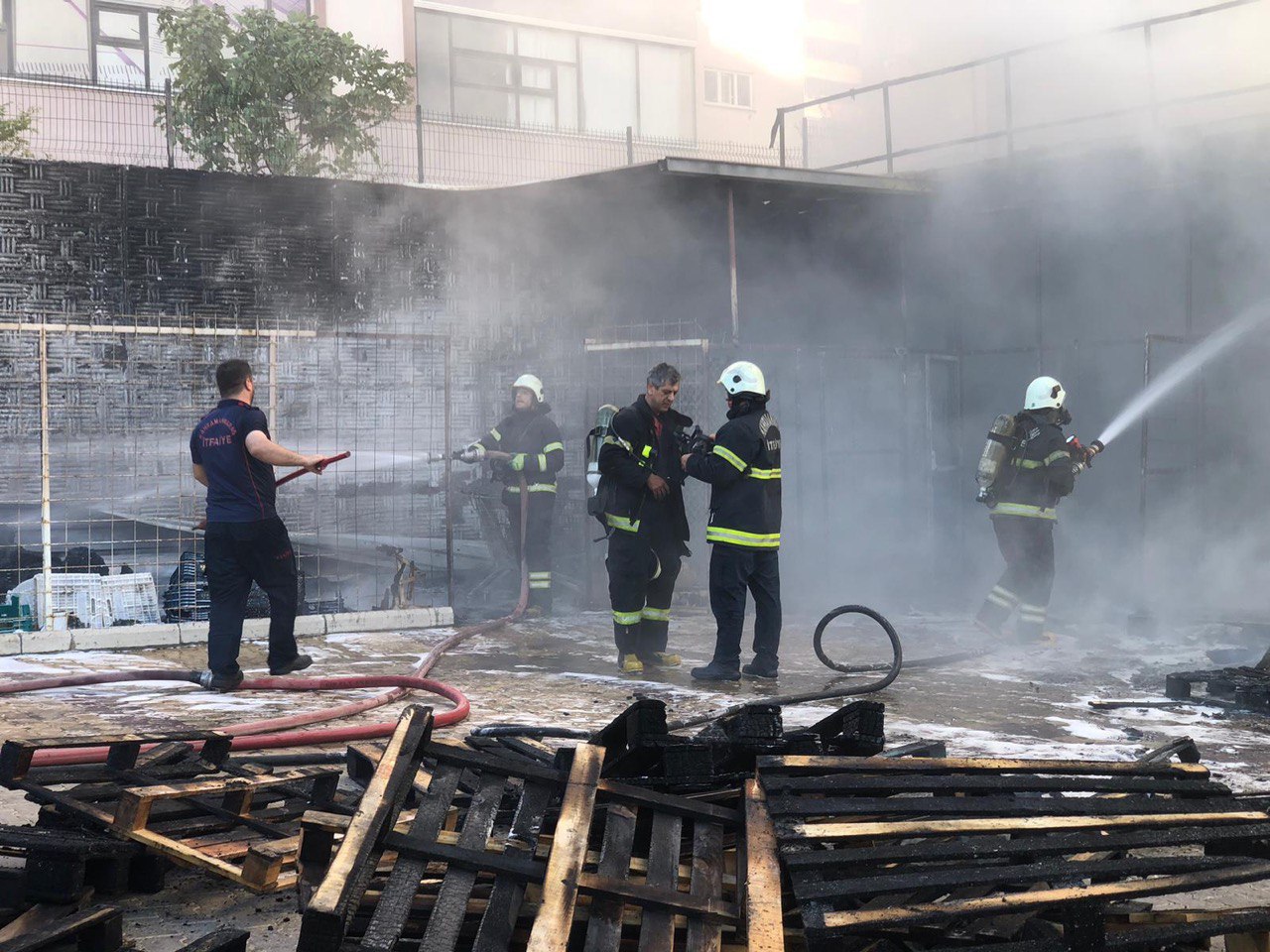 Kahramanmaraş'ta Market Deposunda Korkutan Yangın!