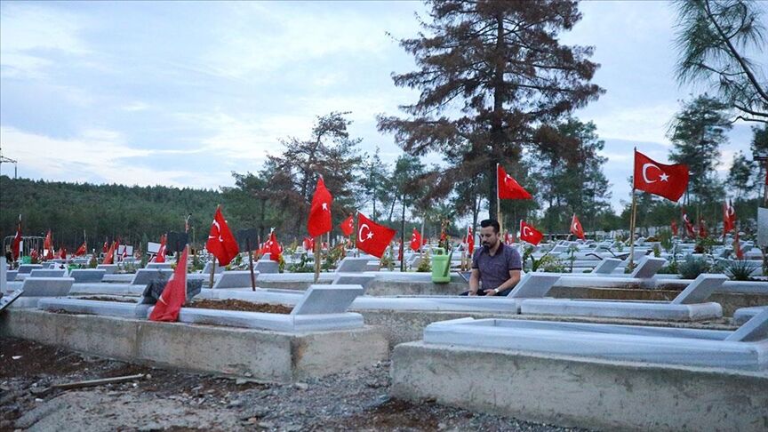 Öğrencilerini Depremde Kaybeden Öğretmenler İçin En Acı 'Öğretmenler Günü'