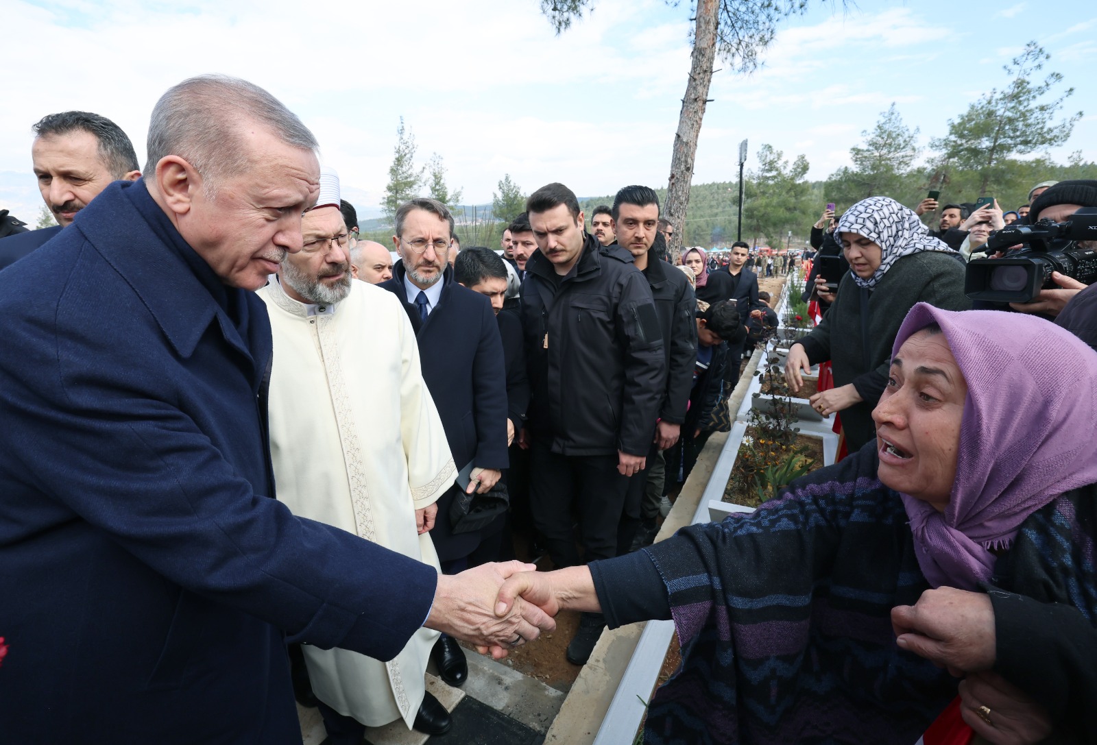 Cumhurbaşkanı Kahramanmaraş'ta Deprem Şehitliğini Ziyaret Etti!