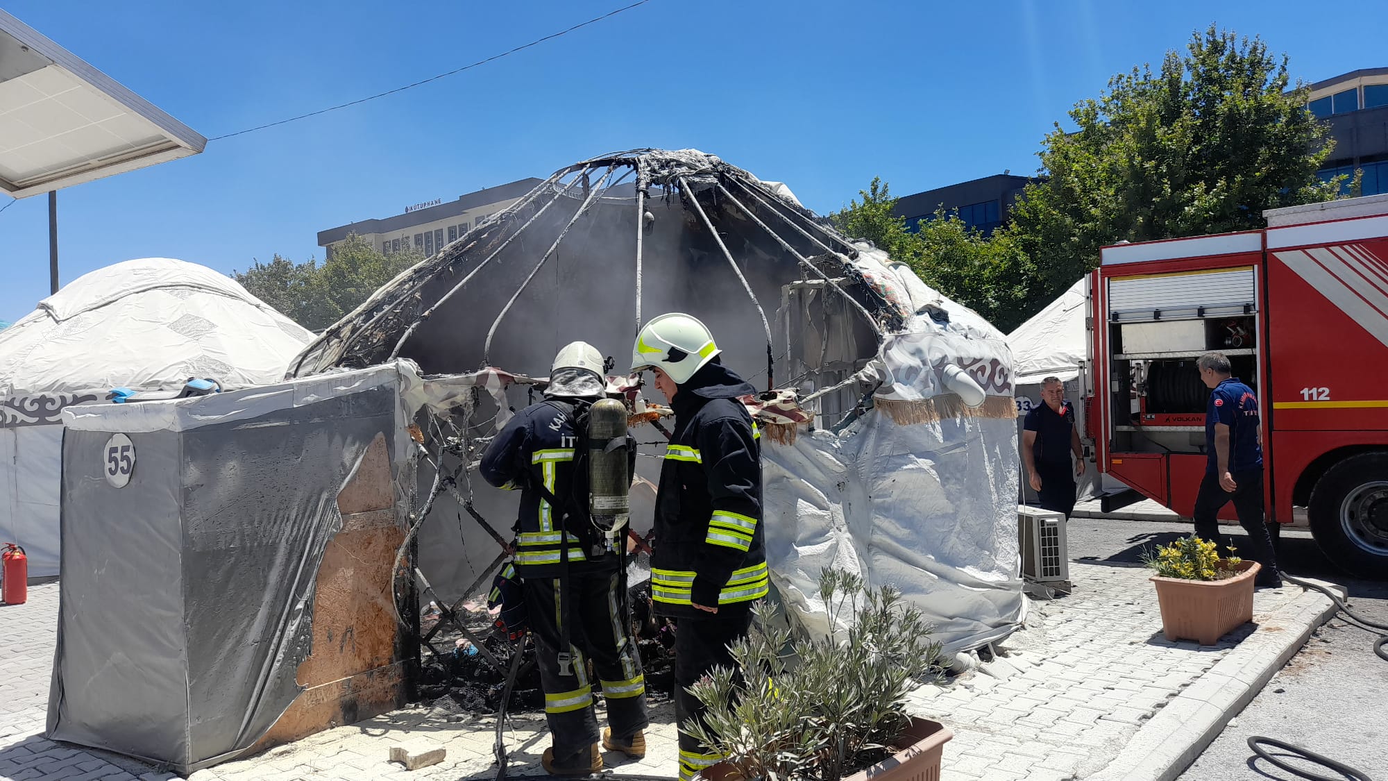 Kahramanmaraş'ta Depremzedelerin Kaldığı Çadırlarda Yangın!