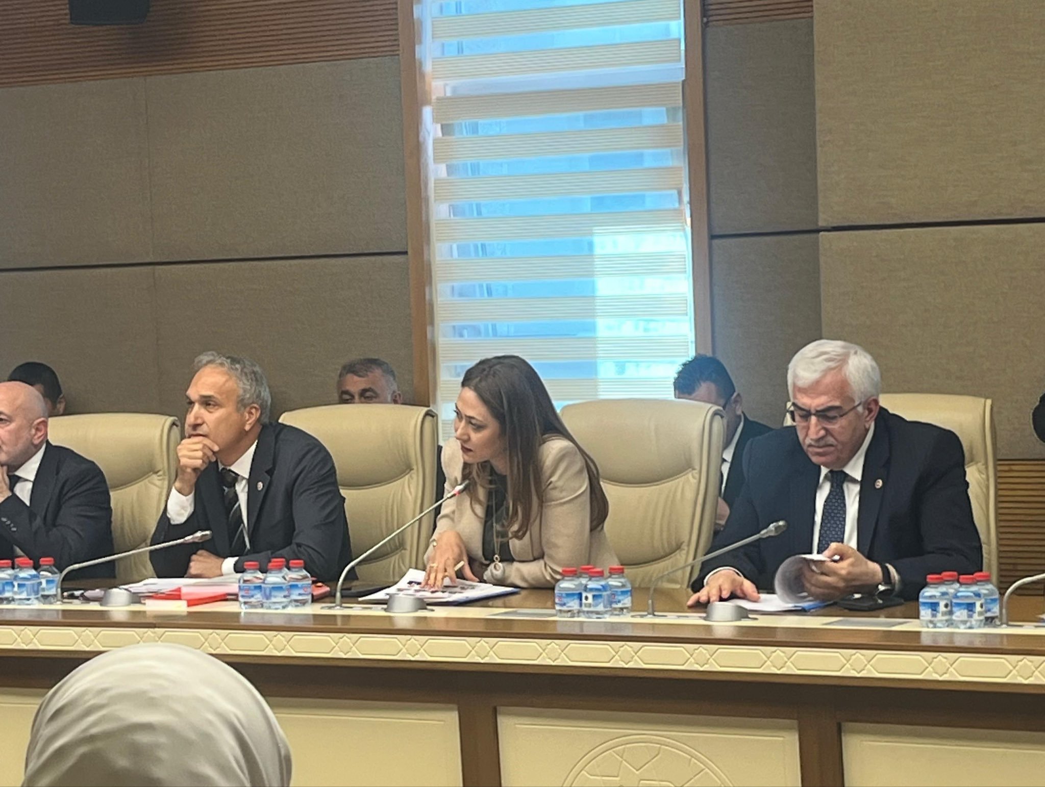 H H Folg5Bw A Afi Ew