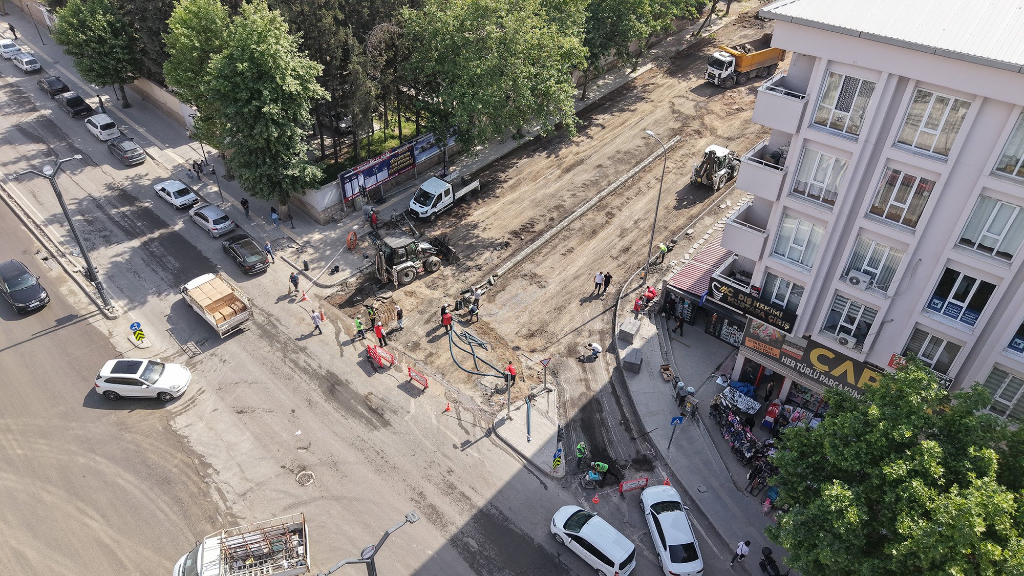 Cahit Zarifoğlu Caddesi (2)