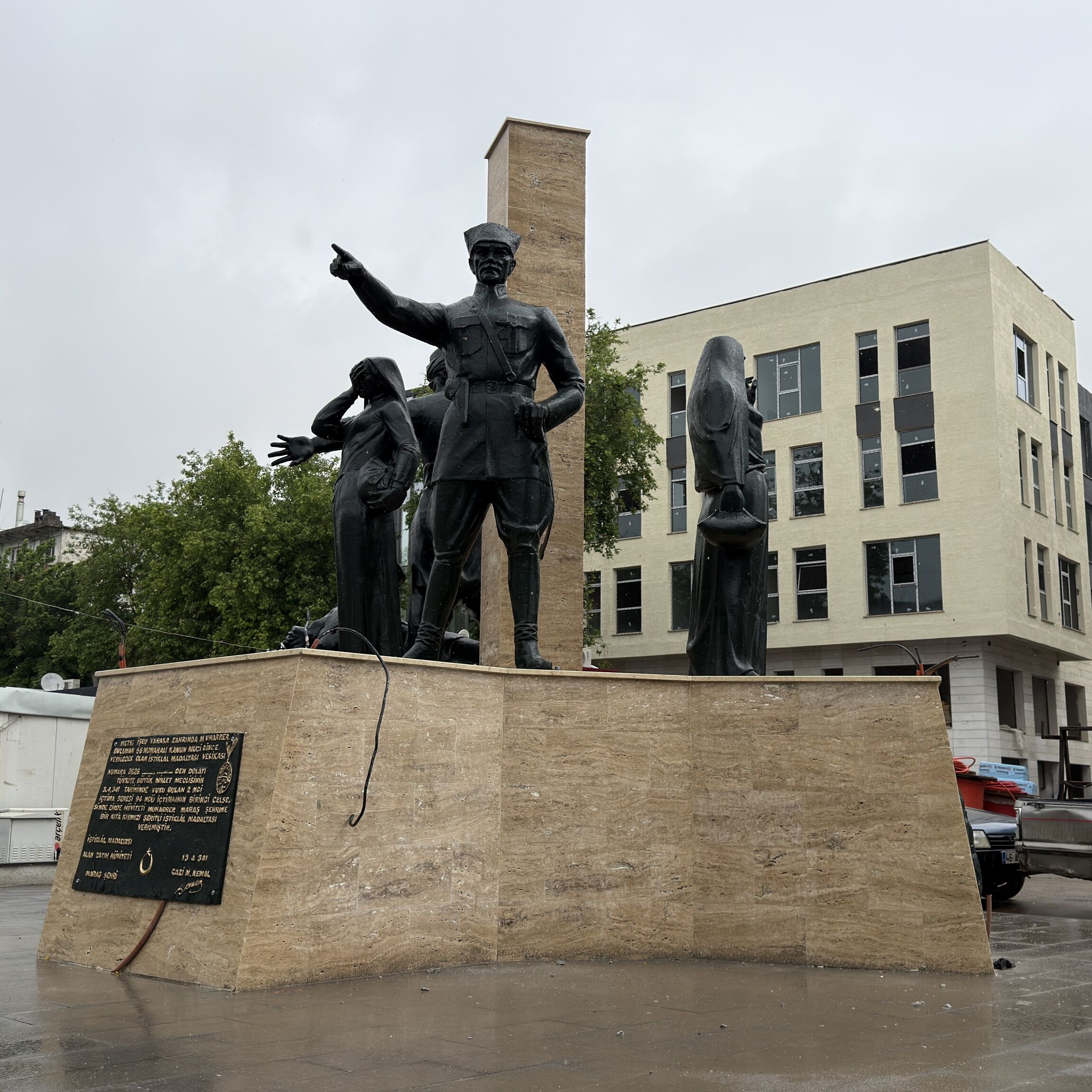 Kıbrıs Meydanı (2)