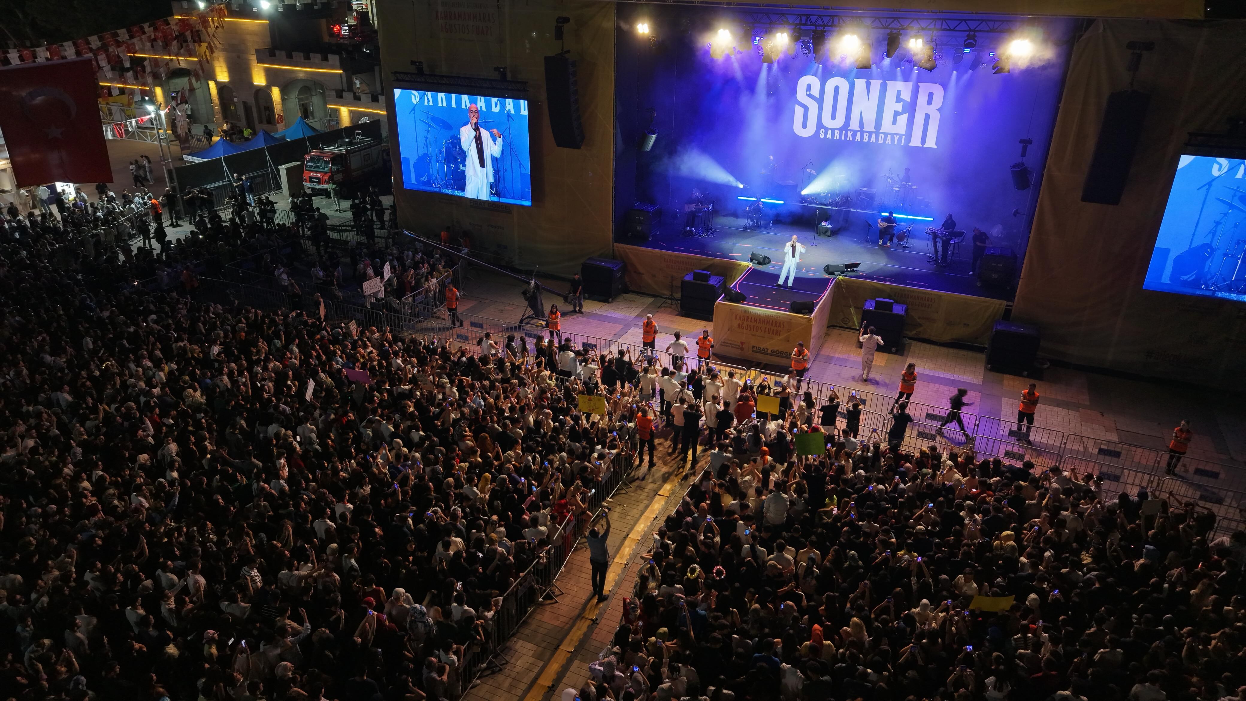 Soner Sarıkabadayı Konseri2