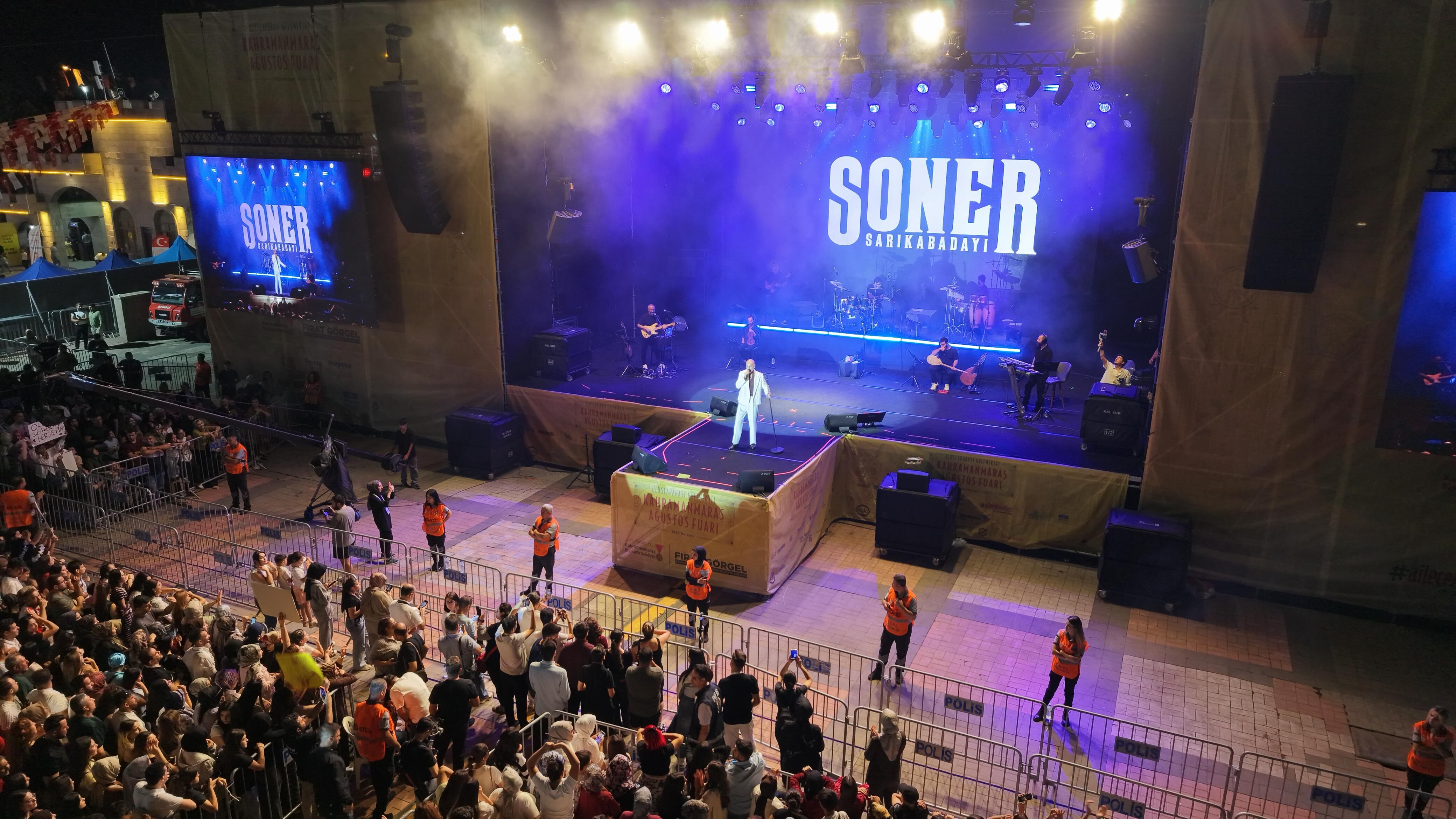 Soner Sarıkabadayı Konseri3