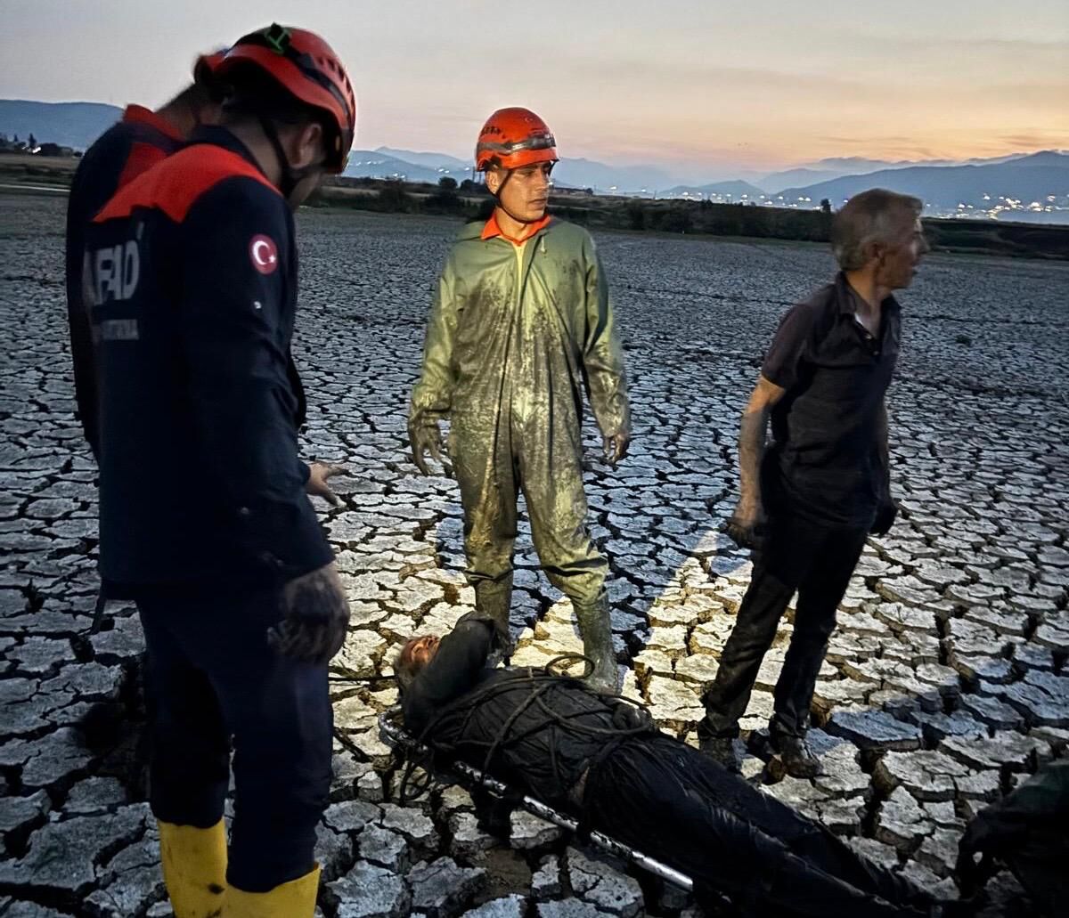 Kahramanmaraş’ta Köprü Altında Çamura Saplandı: Ekipler Seferber Oldu
