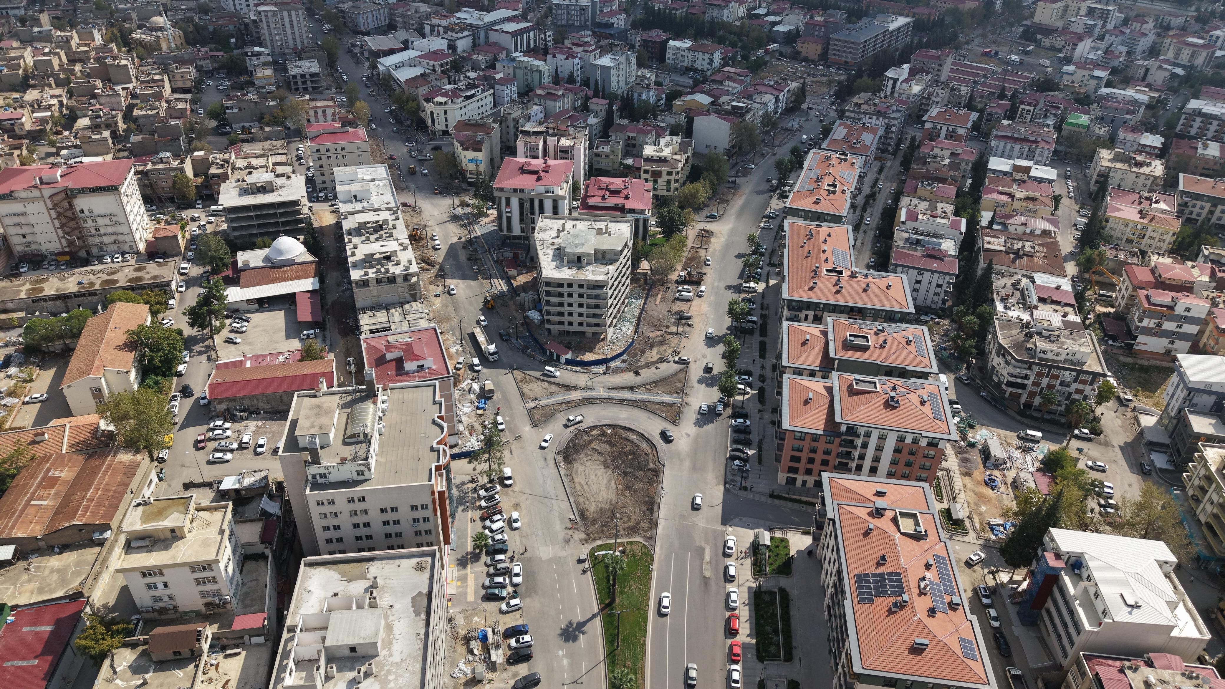 Kahramanmaraş’ta Trafik Akışı Değişiyor! Müftülük Meydanı’nda Işıklar Kaldırıldı