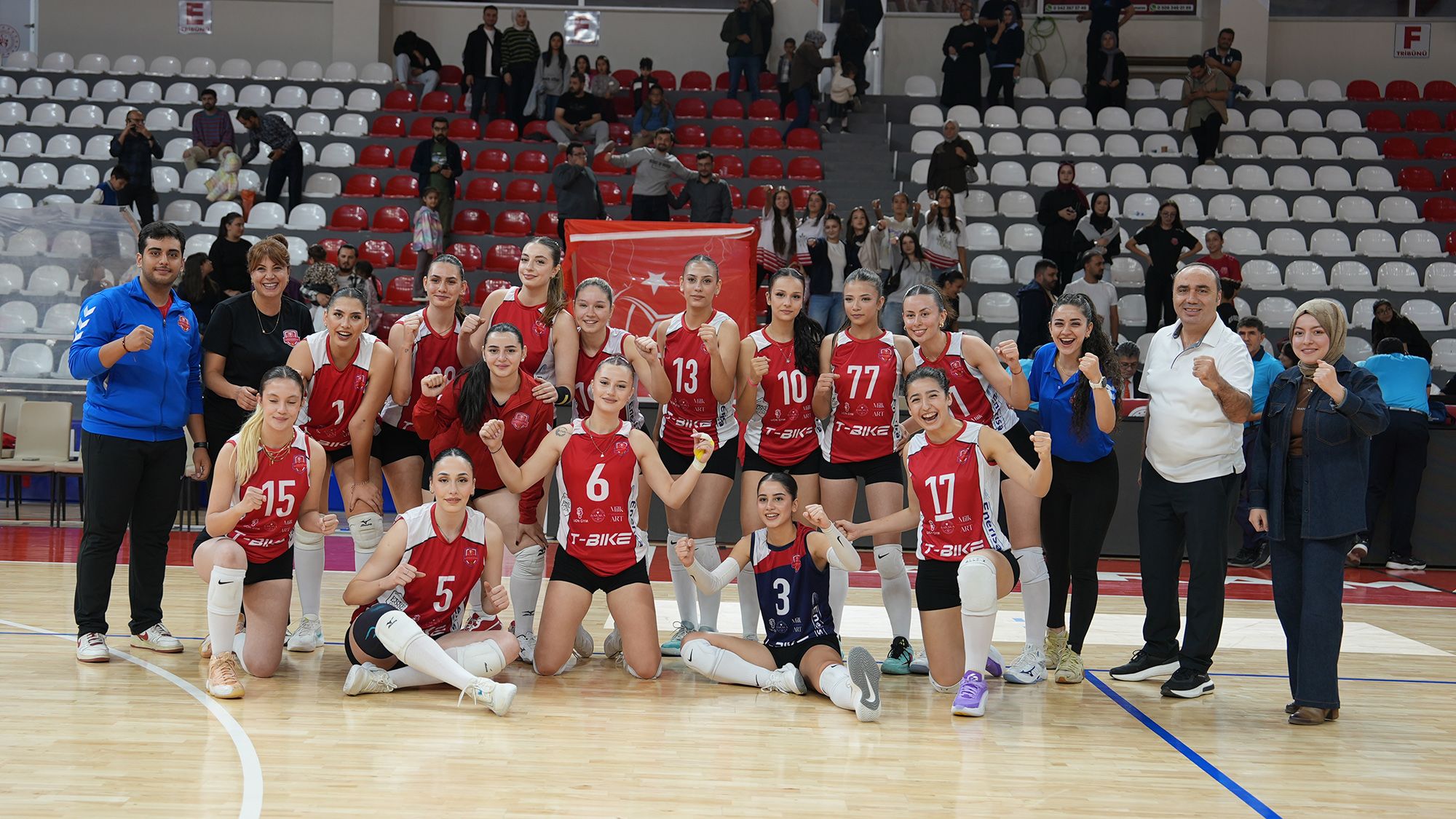 Kahramanmaraş’ta Filenin Sultanları Esti Geçti: Antepia Karşısında Net 3-0!